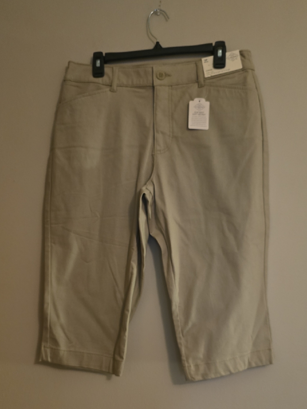 New St John's Bay Women's 12p Beige Tan Capri Classic Chino Pants